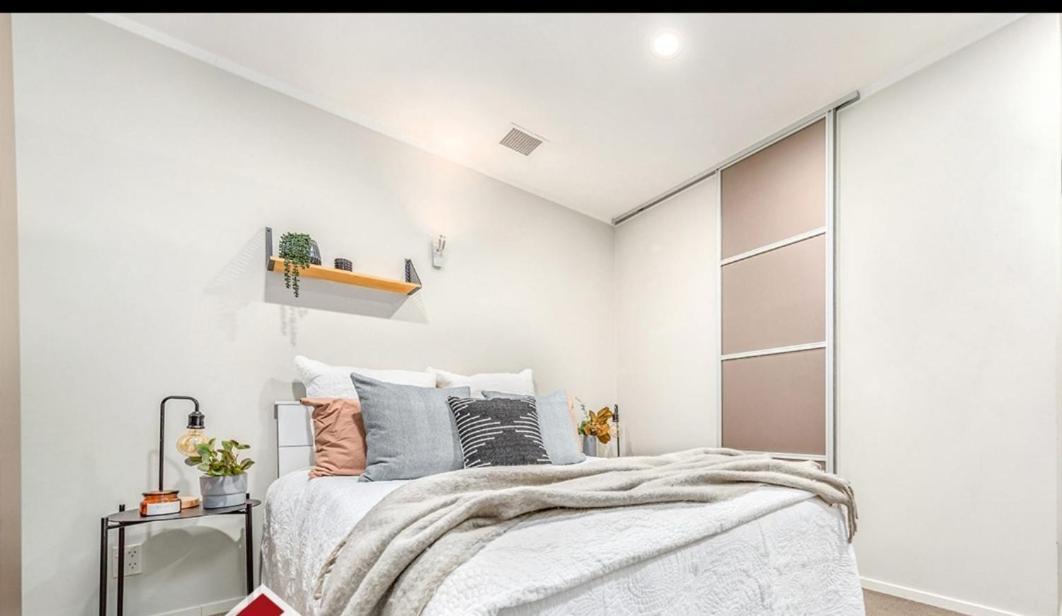 Super Place In Superb Location! Free Parking! Apartment *
